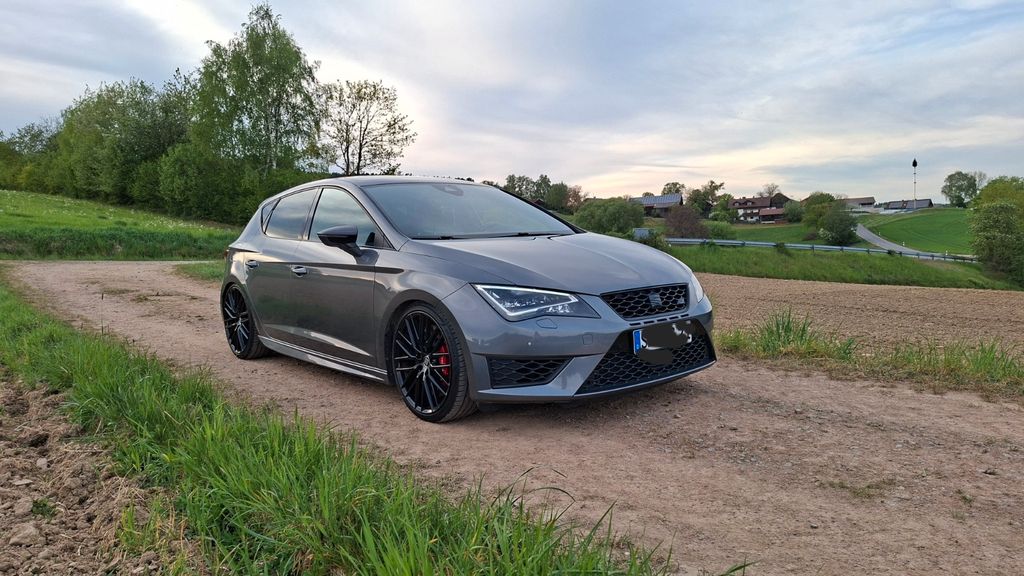 Seat Leon 105.000 km 17.900 &euro; Rattiszell 94372