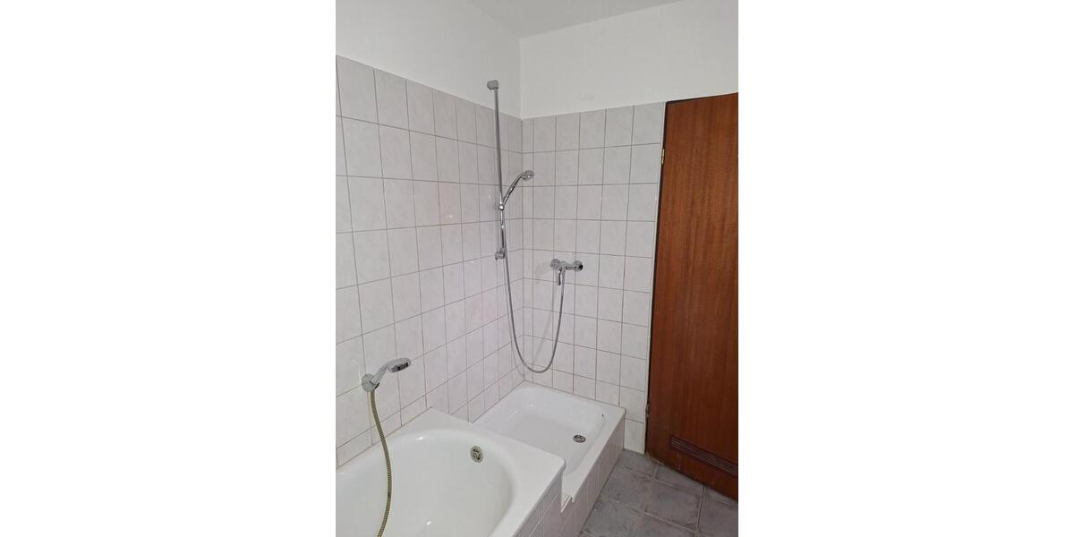 Frisch renovierte 3-Zimmer Dachgeschosswohnung in zentraler Lage 3 zimmer