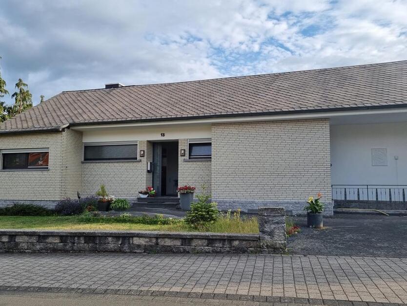 Freistehendes Einfamilienhaus mit Einliegerwohnung im Keller zimmer