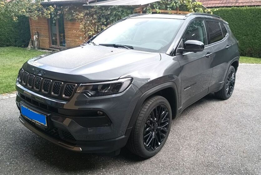 Jeep Compass 16.000 km 29.990 € München 80995