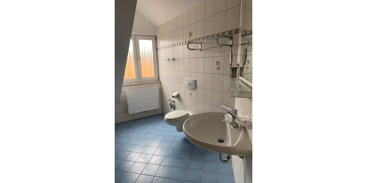Dachgeschoßwohnung Roding - 4 Zimmer, 135 m&sup2;, 700&euro; | Angebot:25058112