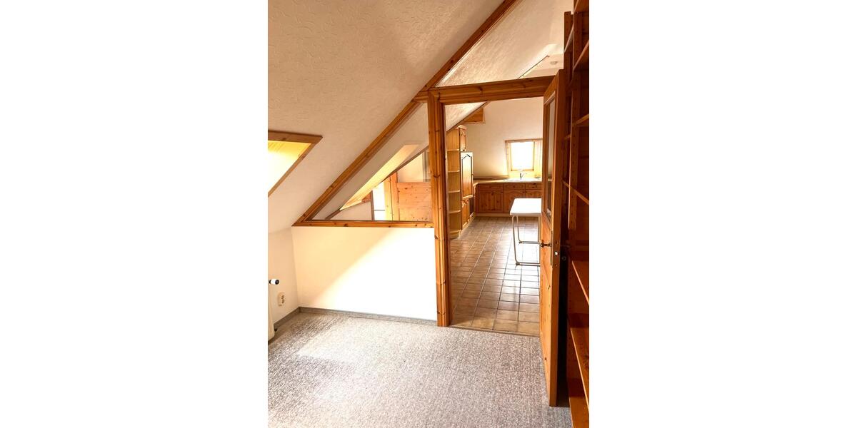 Dachgeschoßwohnung Rosengarten - 2.5 Zimmer, 65 m&sup2;, 902&euro; | Angebot:24982206