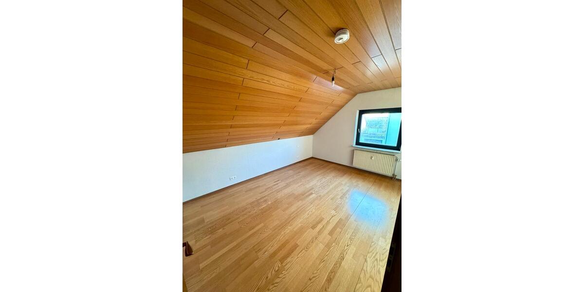 Dachgeschoßwohnung Ketsch - 3 Zimmer, 92 m&sup2;, 1.050&euro; | Angebot:25958690