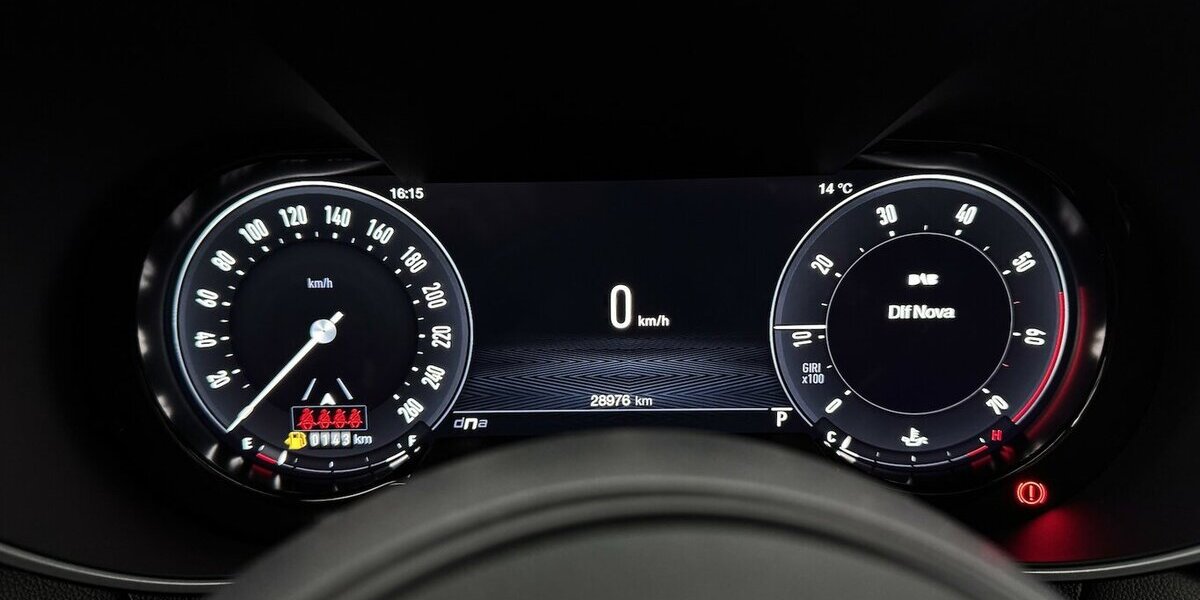 Alfa Romeo Giulia 2.0 Competizione Q4 Turbo Panoramadach 28.999 km 37.770 &euro; Lich 35423