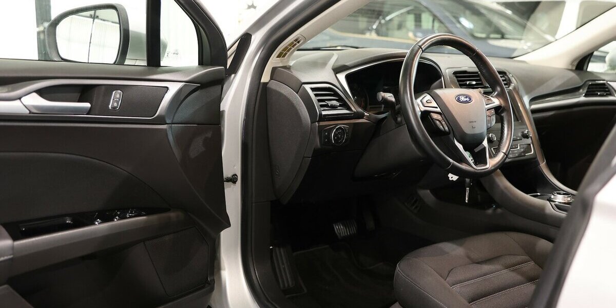 Ford Mondeo Tunier 2.0 EB BUSINESS EDITION / LED / 99.000 km 15.881 &euro; Hamm 59077