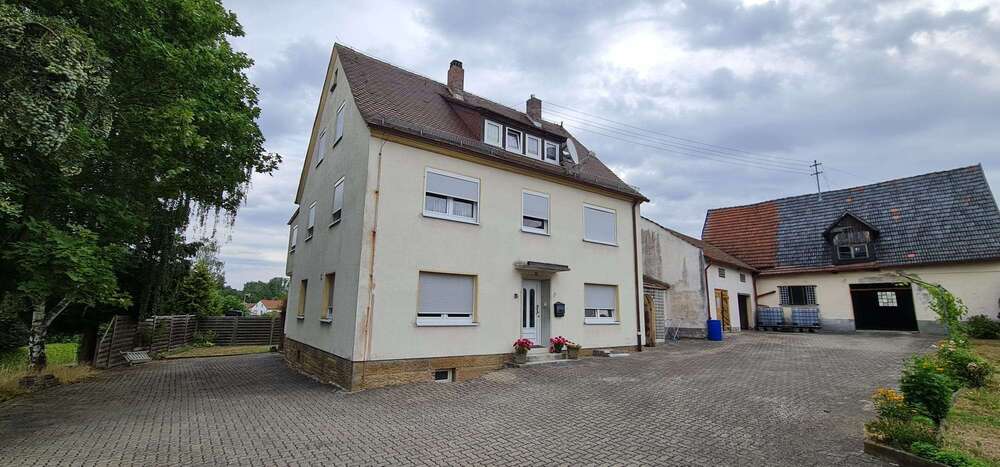 Einfamilienhaus Küps - 7 Zimmer, 240 m&sup2;, 289.000&euro; | Angebot:21338319