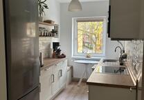 Komplett renovierte 2,5-Zimmer-Wohnung mit Balkon und neuer Küche