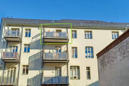 Großzügige 2-Zimmer-Dachgeschoßwohnung mit Balkon und Stellplatz im Herzen von Saalfeld!