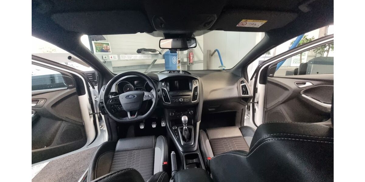 Ford Focus 88.000 km 17.900 &euro; Augsburg 86167