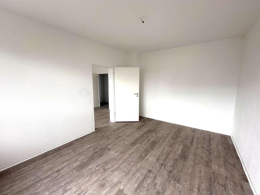 +++Neu saniert mit hellem WohnZimmer+++