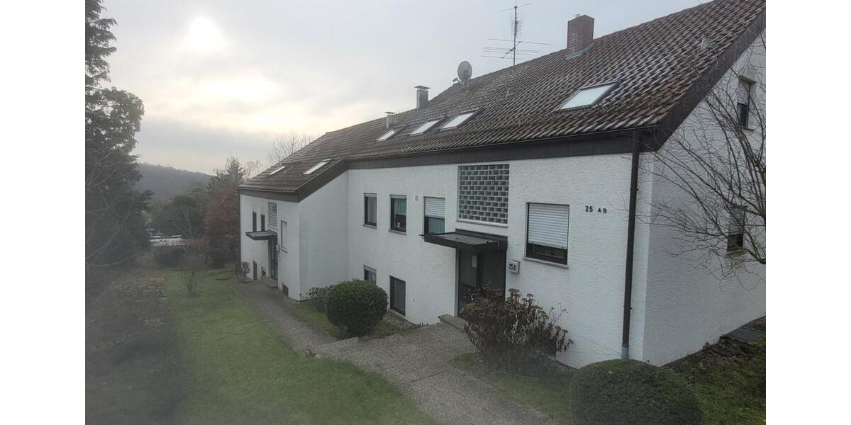 Von Privat: Ruhige 3-Zi. DG Wohnung (86qm) Balkon, EBK, Gäste-WC, 3 zimmer