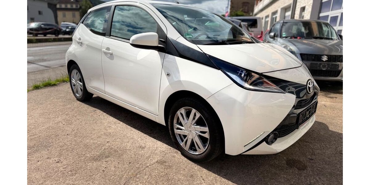 Toyota Aygo (X) 89.000 km 5.800 &euro; Wertheim am Main 97877