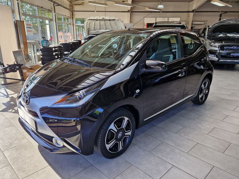 Toyota Aygo (X) 90.170 km 7.490 € Winterberg 59955
