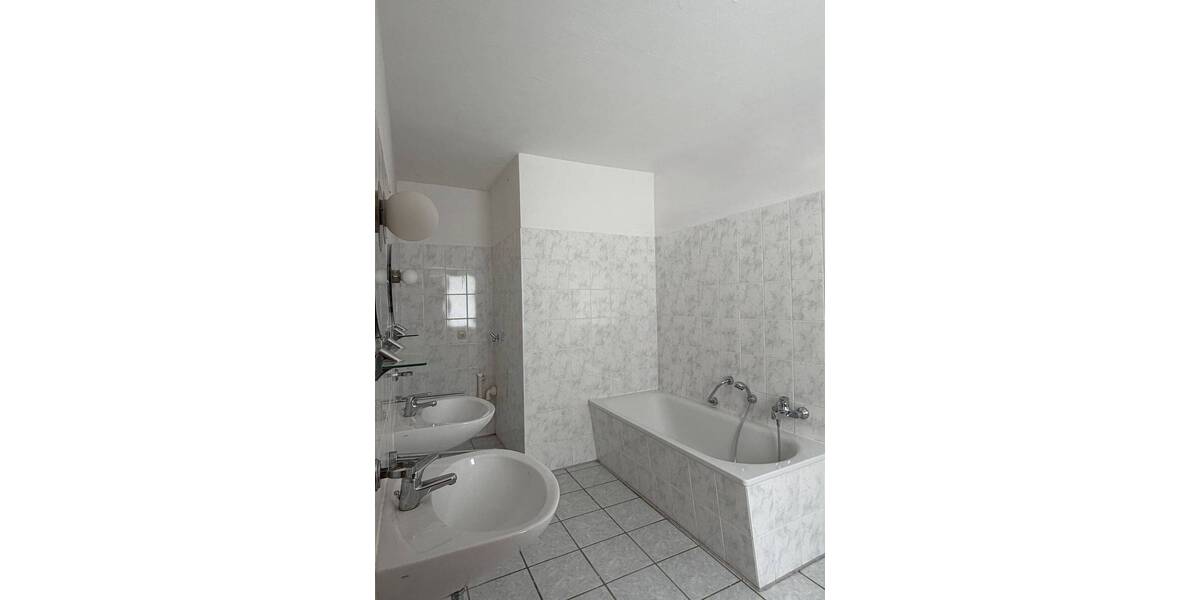 Etagenwohnung Eime - 3 Zimmer, 116 m&sup2;, 750&euro; | Angebot:26080257