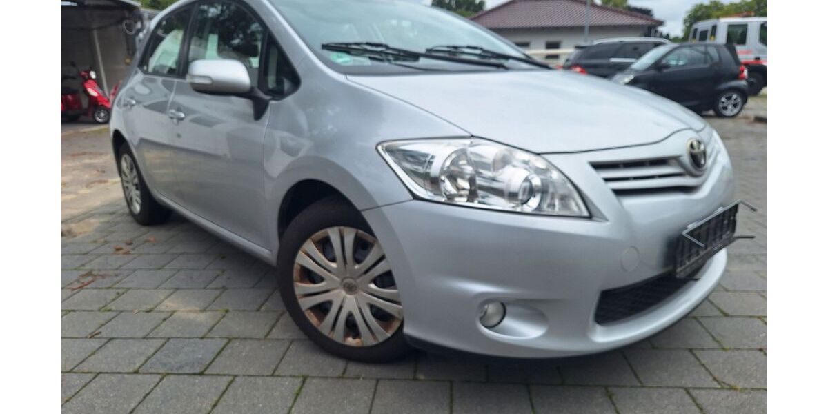 Toyota Auris 69.700 km 5.700 &euro; Oranienburg bei Berlin 16515
