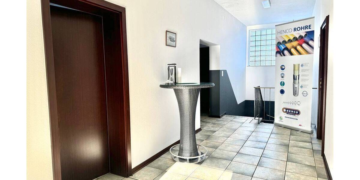 Große Gewerbehalle mit Büro und Kfz-Stellplätzen in Plettenberg - Gewerbeobjekt Plettenberg Holthausen | Angebot:24043612