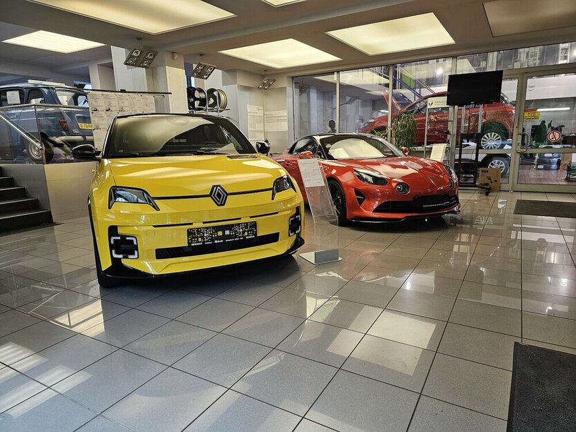 Renault Megane E-Tech Electric Equilibr+ 16300 .- Netto 21.313 km 19.397 € Schwalbach/Taunus 65824