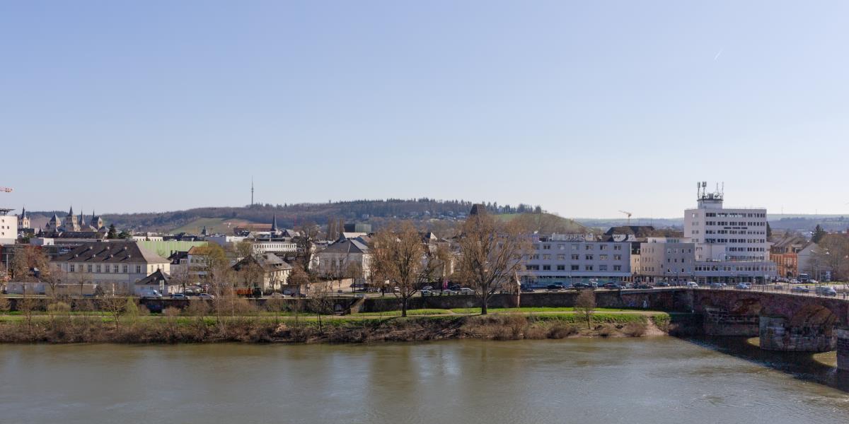 Wohnen mit tollem Moselblick-Attraktive Penthousewohnung mit eigenem Aufzugsausgang an der Mosel - Einfamilienhaus Trier Feyen-Weismark | Angebot:26048722