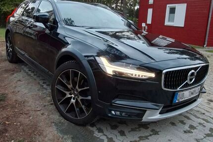 Volvo V90 Cross Country 132.181 km 22.900 &euro; Dresden 01259
