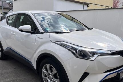 Toyota C-HR 53.000 km 18.700 &euro; München 81825