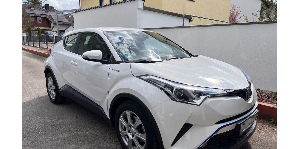 Toyota C-HR 53.000 km 19.400 &euro; München 81825