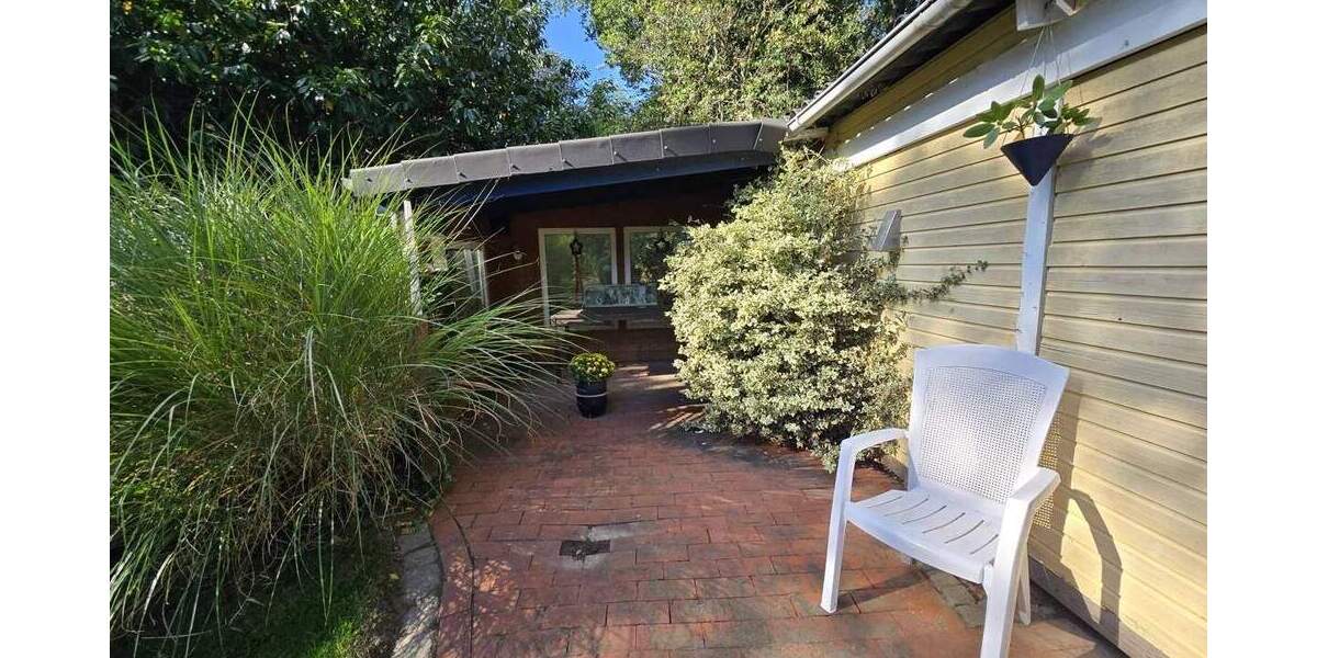 Zweifamilienhaus auf großzügigem Grundstück in idyllischer Lage 1 zimmer