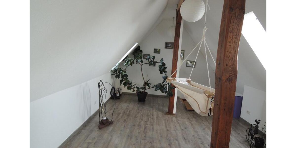 Helle, freundliche Wohnung mit Dachstudio 4 zimmer