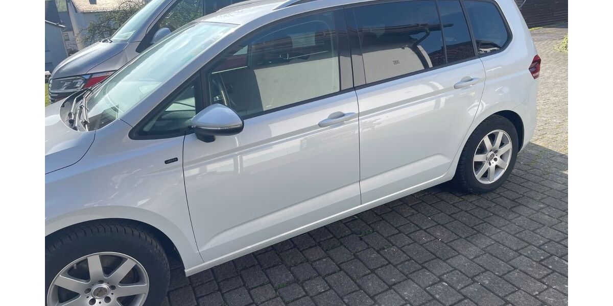 VW Touran 123.000 km 17.200 &euro; Herborn 35745