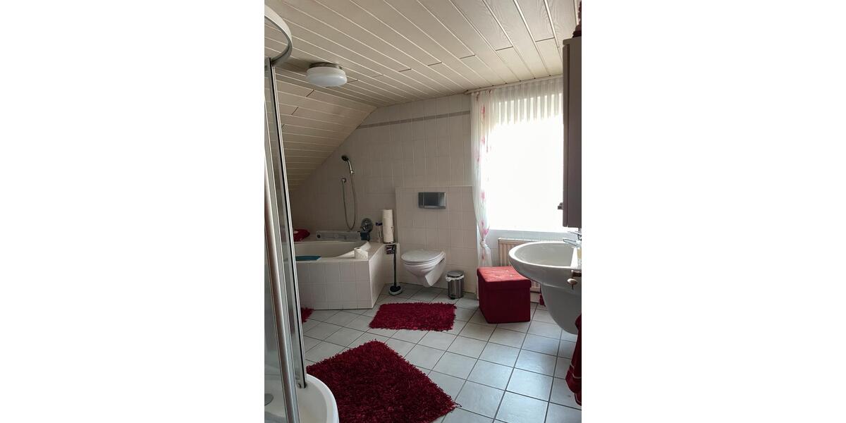Dachgeschoßwohnung Netphen - 3.5 Zimmer, 88 m&sup2;, 680&euro; | Angebot:26336424