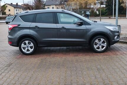 Ford Kuga 64.000 km 15.600 &euro; Emmendingen 79312