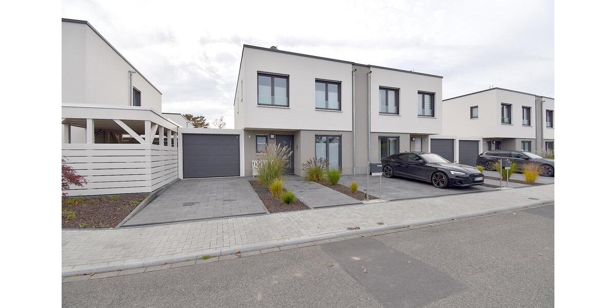Neuwertig! Energieeffiziente 143m² Doppelhaushälfte mit Garten, Einbauküche und Garage in Straßfeld 5 zimmer