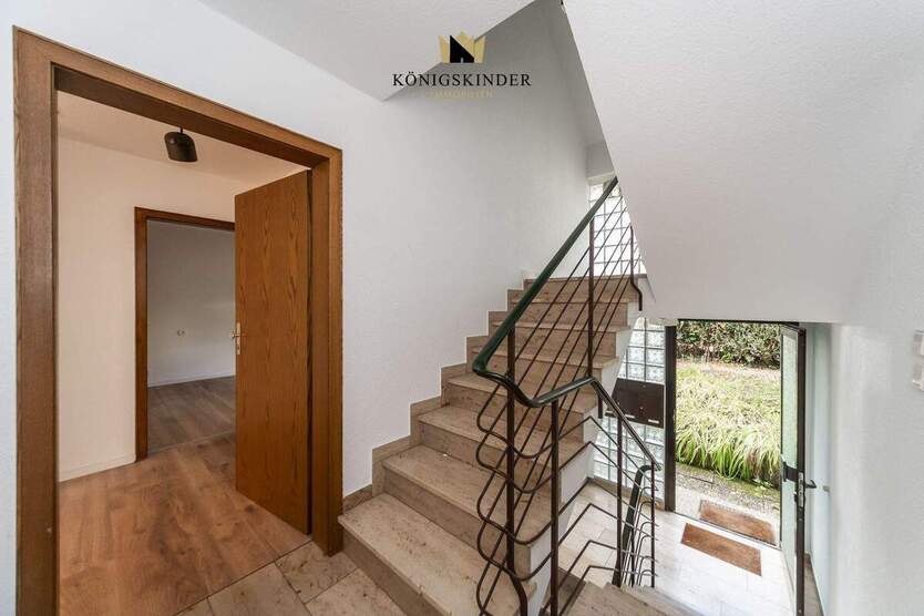 Dreifamilienhaus mit großem Grundstück und Entwicklungspotenzial 9 zimmer