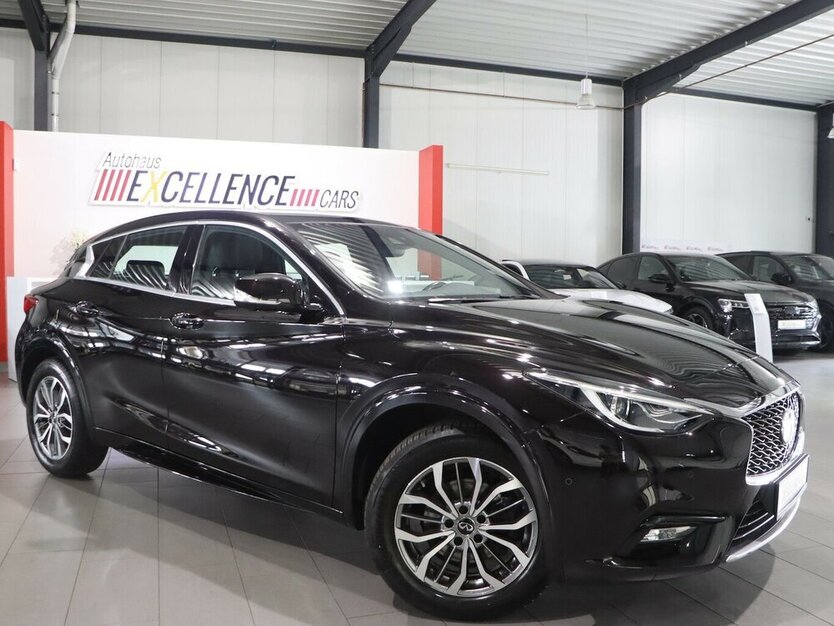 Q30 1.6 PREMIUM / PANORAMA / LED / NAVI+360°