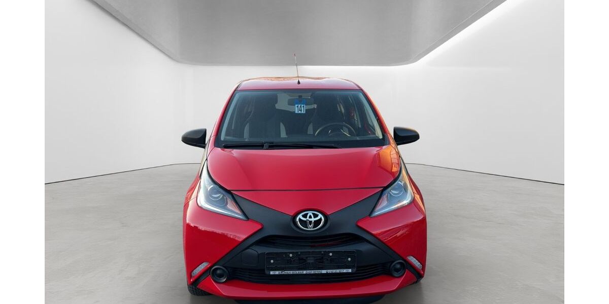 Toyota Aygo (X) 13.000 km 8.199 &euro; Goslar/Oker 38644