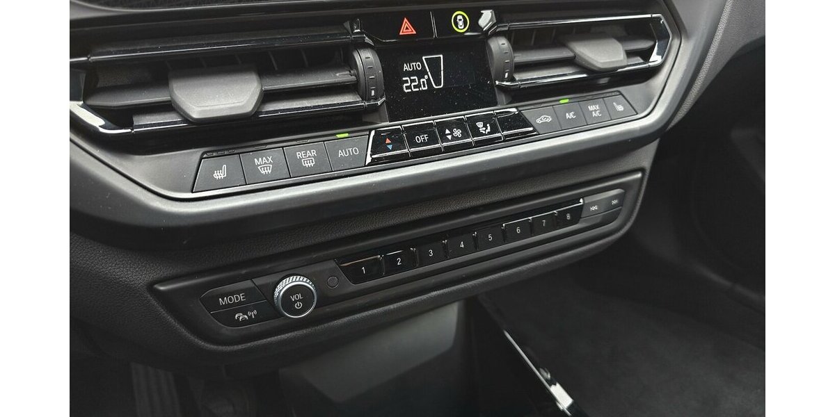 BMW 118i ADVANTAGE/VIRTUAL/NAVI//SITZHEIZUNG/1.HAND 28.344 km 24.900 &euro; Villingen-Schwenningen 78054
