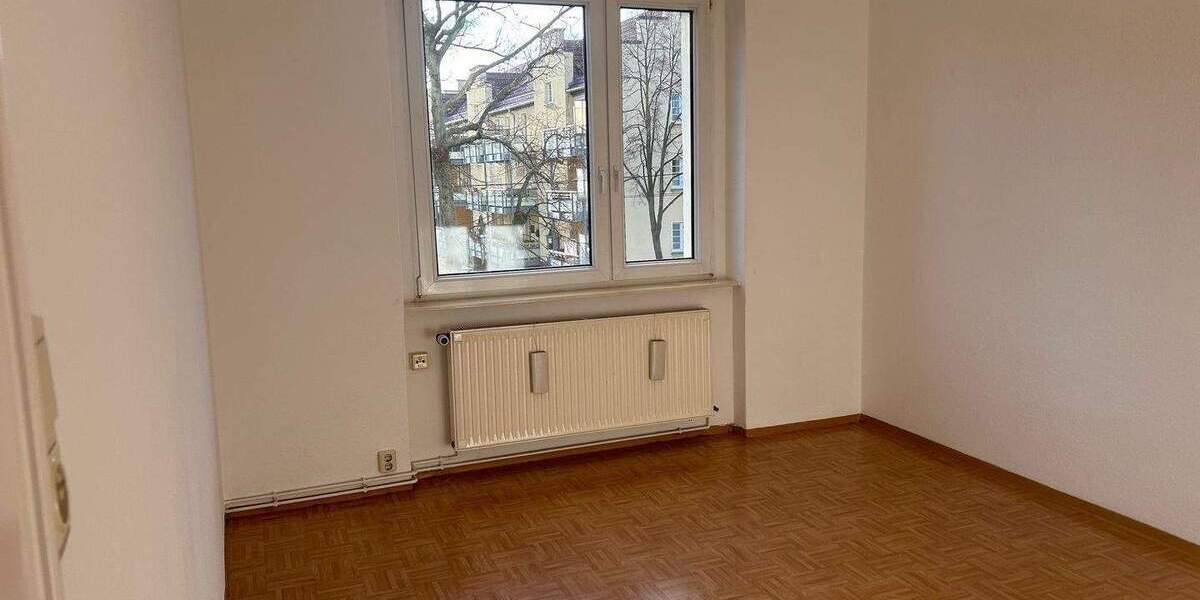 Zimmer Halle (Saale) Damaschkestraße - 2 Zimmer, 49 m&sup2;, 400&euro; | Angebot:25996372