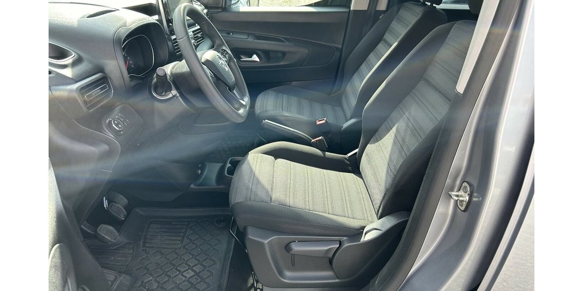 Opel Combo 1.2i Edition 1.HAND Tempomat DAB PDC 54.200 km 15.500 &euro; Altdorf 84032