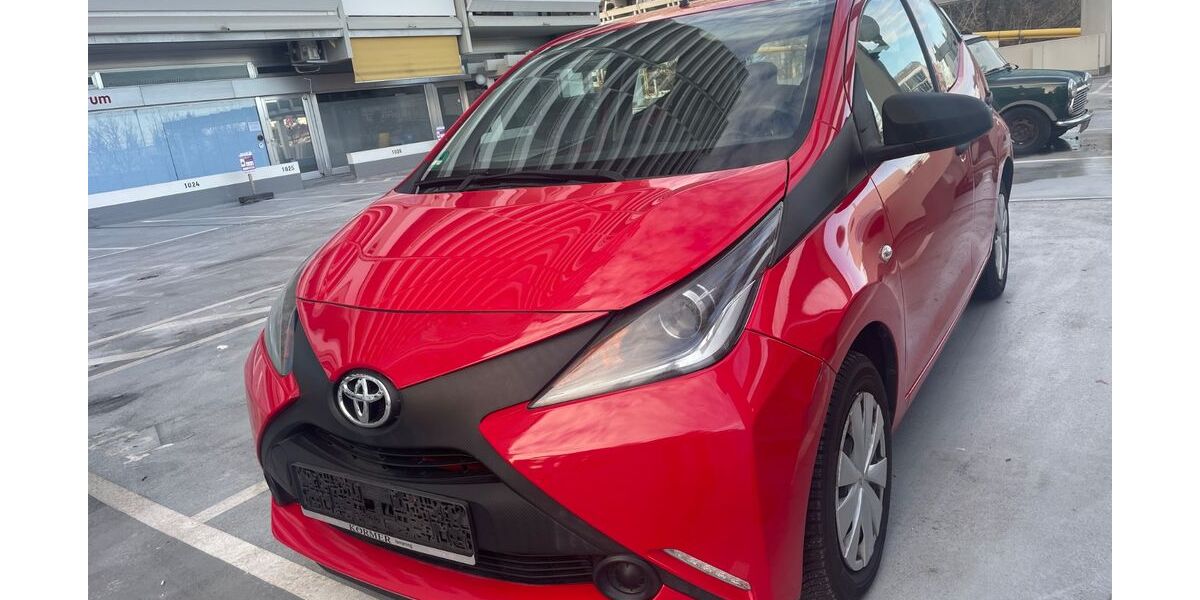 Toyota Aygo (X) 46.850 km 5.200 &euro; München 80809