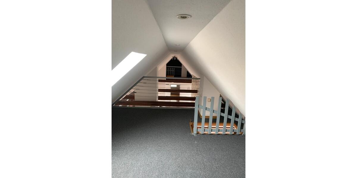 Dachgeschoßwohnung Friedewald - 4 Zimmer, 150 m&sup2;, 900&euro; | Angebot:26126723