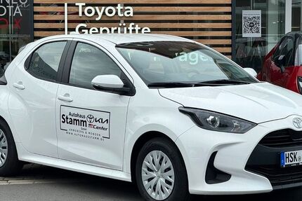 Toyota Yaris 2.000 km 23.490 &euro; Arnsberg-Neheim 59755