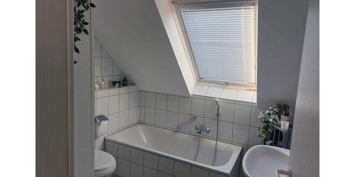 3 Zimmer Dachgeschoss Wohnung mit Balkon in zentraler Lage 3 zimmer