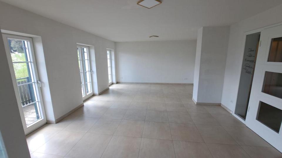 Etagenwohnung Krumbach (Schwaben) - 3 Zimmer, 102 m&sup2;, 1.100&euro; | Angebot:26566506