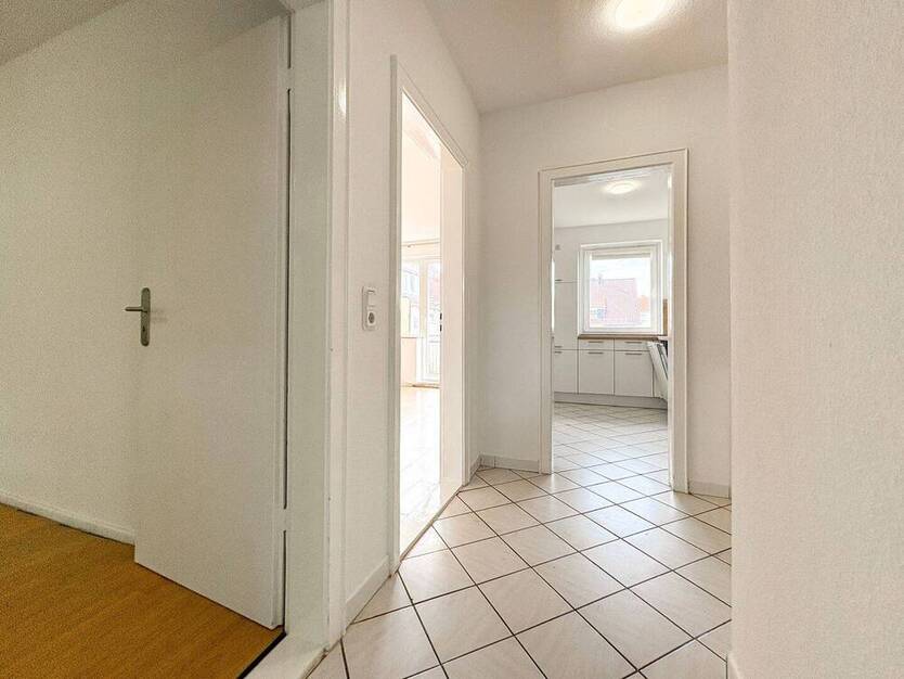 Fähr-Lobbendorf Bezugsfreie, helle 4-Zimmer-Wohnung mit Sonnenbalkon in ruhiger Lage