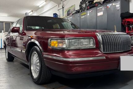 Lincoln Town Car 52.000 km 19.999 € München 81677