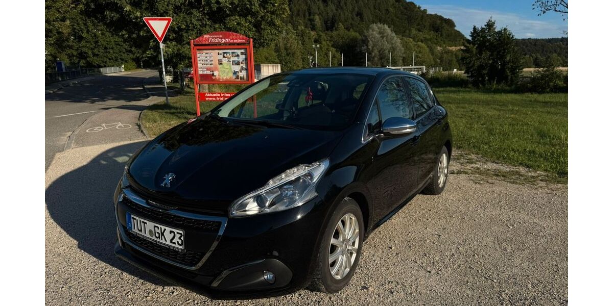 Peugeot 208 66.000 km 9.800 &euro; Fridingen an der donau 78567