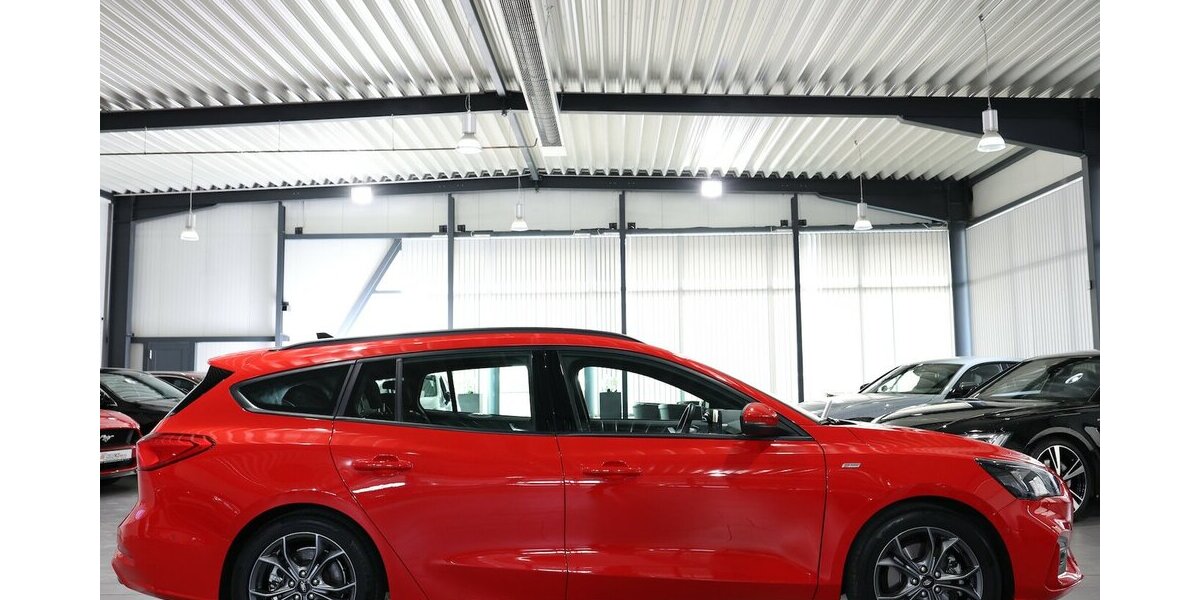 Ford Focus Tunier 1.5 EB ST-LINE / 1.HAND / PANORAMA 60.000 km 17.991 &euro; Hamm 59077