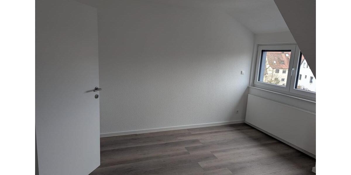Dachgeschoßwohnung Stuttgart Feuerbach - 3 Zimmer, 76 m&sup2;, 1.500&euro; | Angebot:25022189