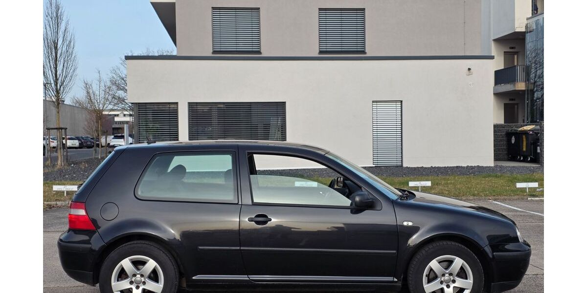 VW Golf 295.000 km 2.050 &euro; Limburg 65549