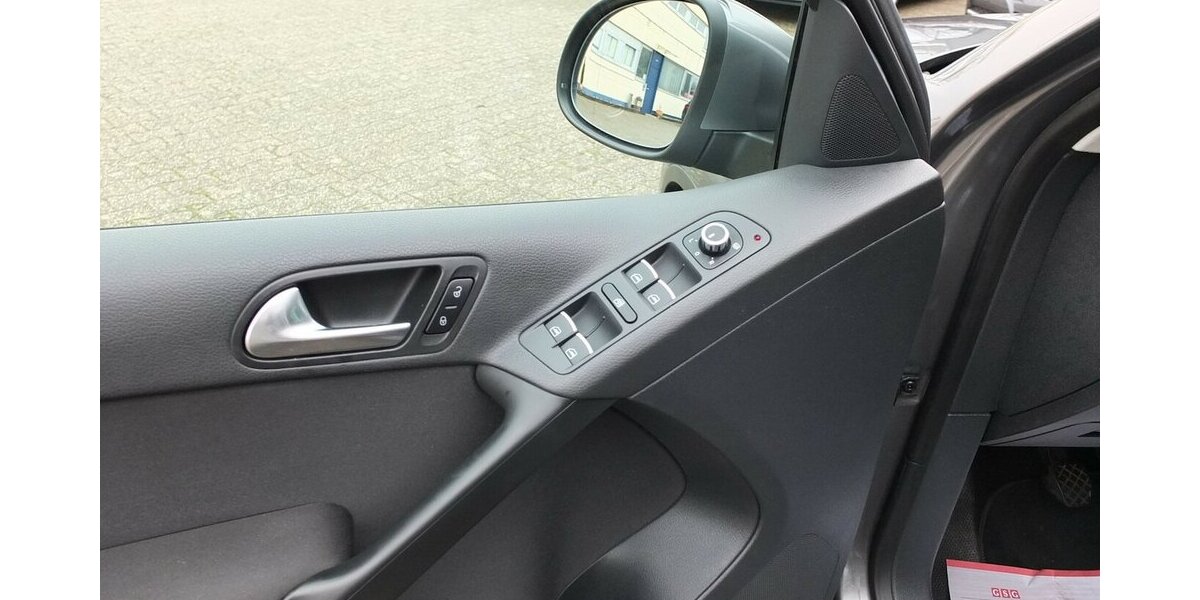 VW Tiguan TEAM orig.ATM ca 52 tkm XENON AHK PARKPILOT 112.432 km 10.398 &euro; Köln 50858