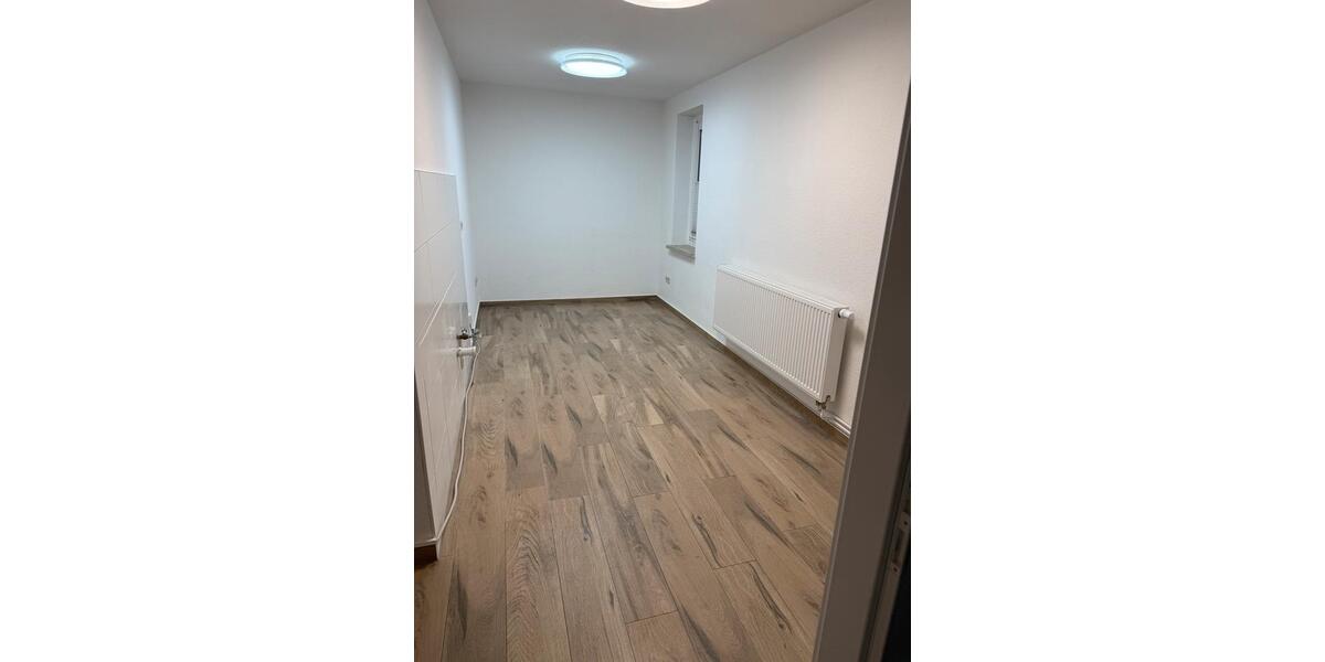 Wohnung auf ruhigem Grundstück zu vermieten 5 zimmer